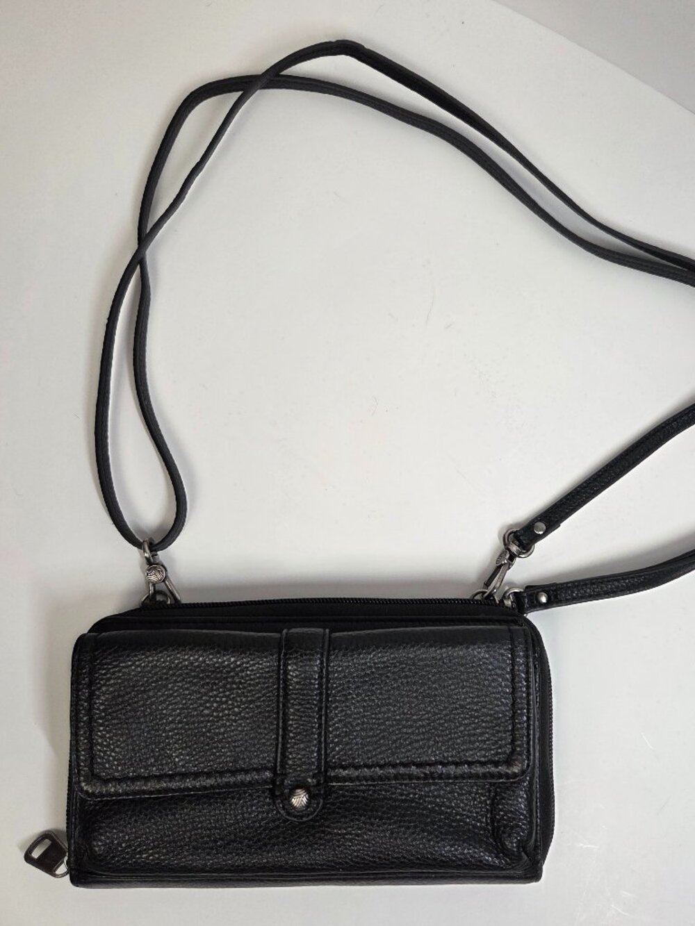 The Sak Wristlet crossbody purse Black removeable adjustable shoulder strap The